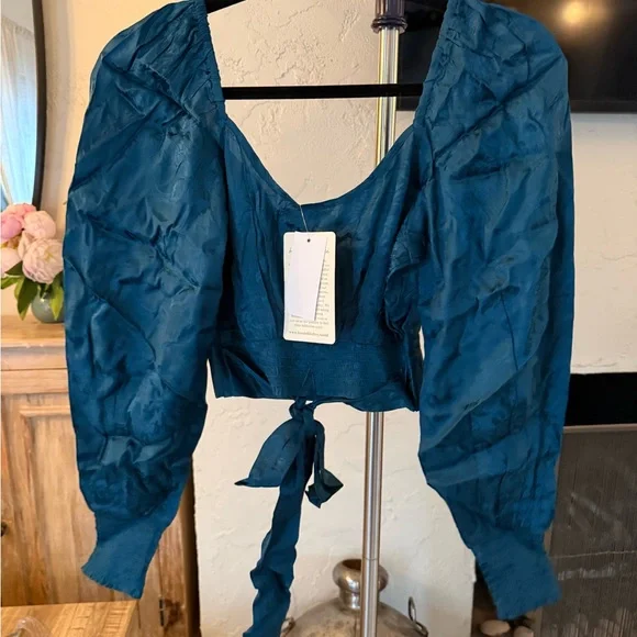 Band of the Free Camille Crossover Crop Top Teal Balloon Sleeve Smocked NWT XS - Picture 4 of 9